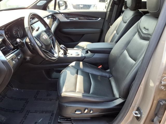 2022 Cadillac XT6 — detail view